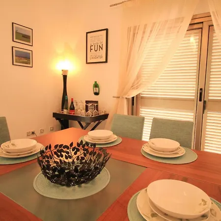 Molly * كوستا دي أنتيجوا