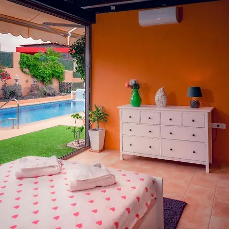 Molly Costa De Antigua