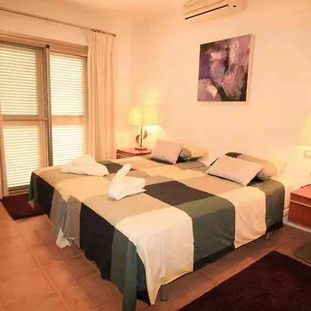 Molly Costa De Antigua