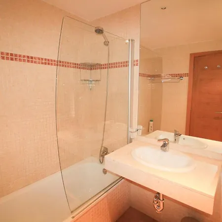 Molly Costa De Antigua