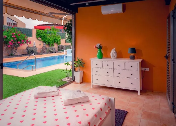 Molly Costa De Antigua